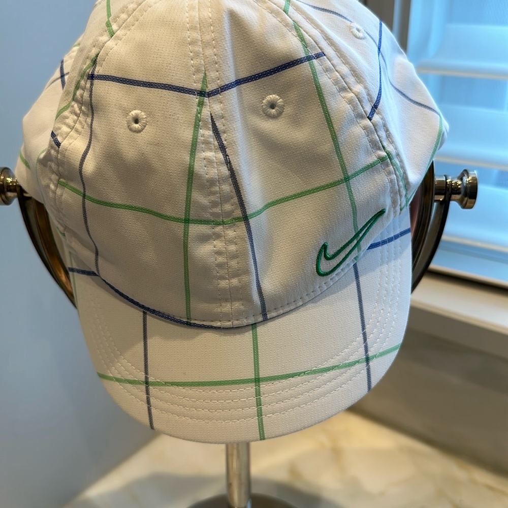 Nike women’s golf hat, NWOT
